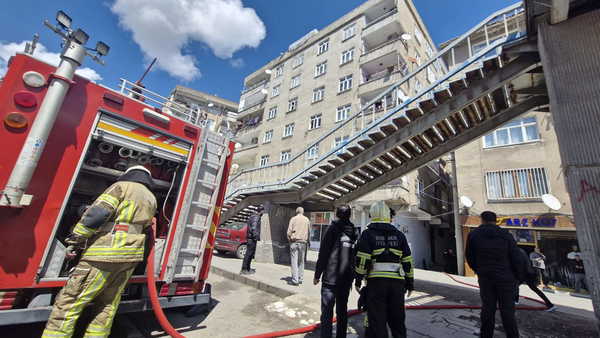 Diyarbakır’da baca yangını: 3 kişi dumandan etkilendi