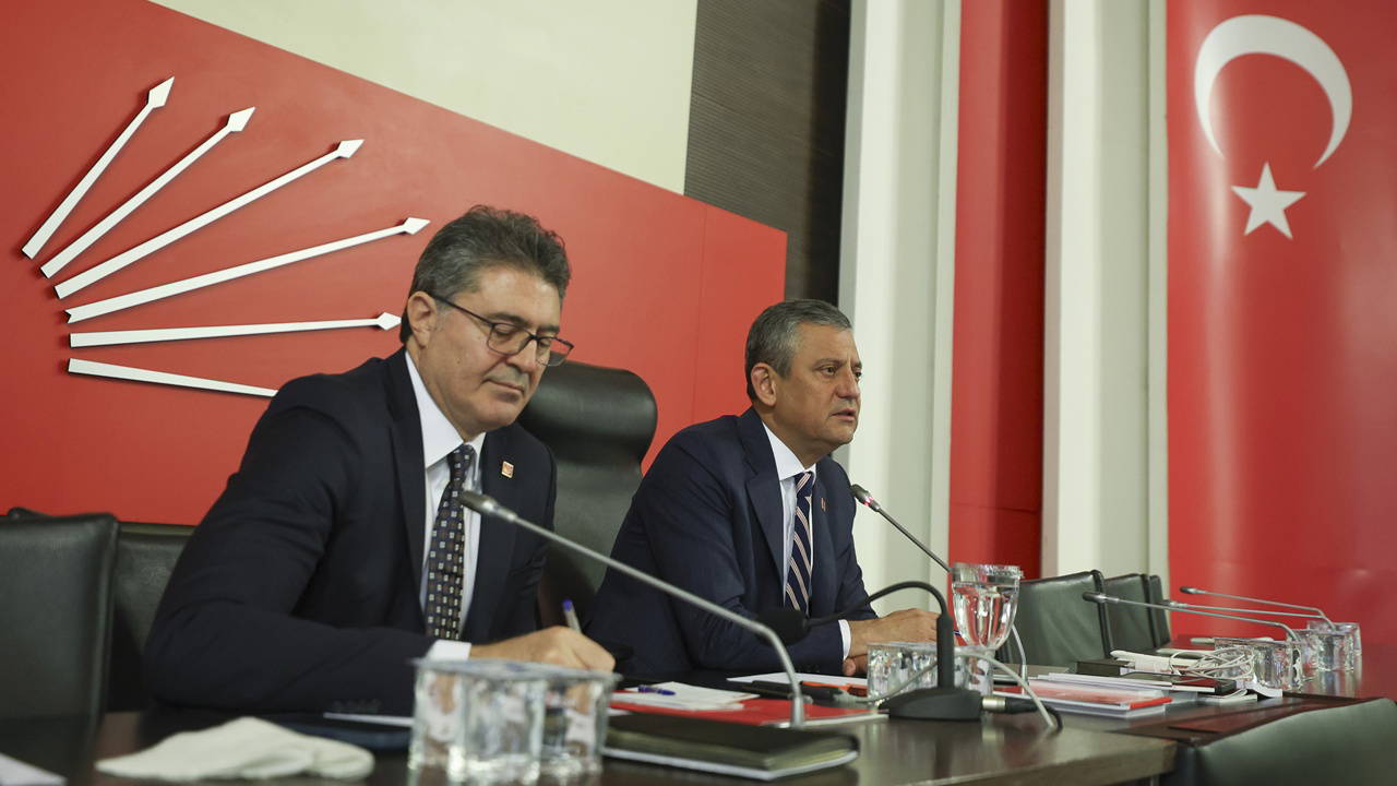 Özgür Özel, Olağanüstü İl Başkanları Toplantısına başkanlık etti: Yol haritası belirlenecek