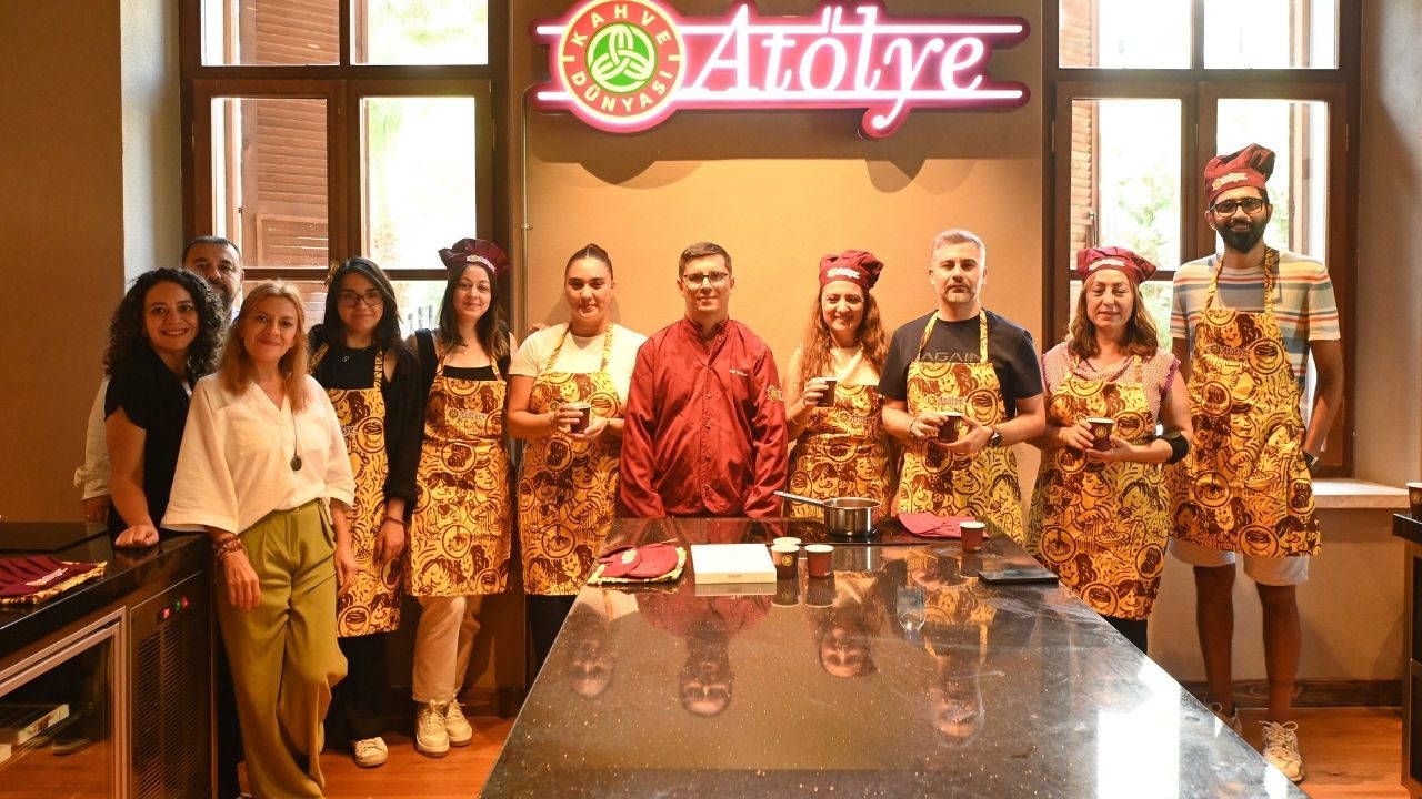 Çikolata Atölyesi Tarihi Alsancak Tekel Fabrikası’nda açıldı