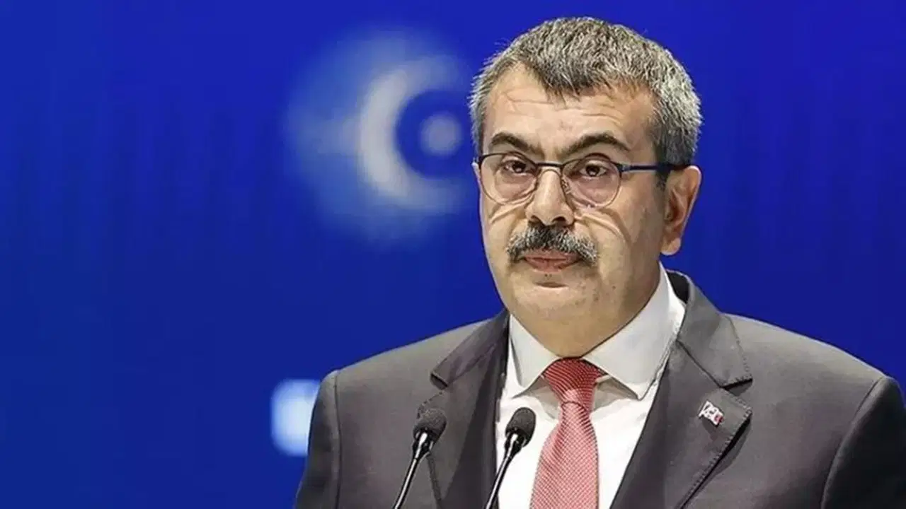Milli Eğitim Bakanı Yusuf Tekin'in dili sürçtü: 'Soruları bizim imam hatip okullarımızdaki öğretmenlerimiz hazırlıyor'