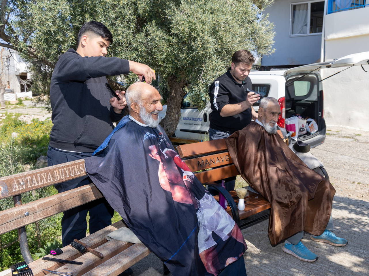 Manavgat Belediyesinden yurttaşa ücretsiz kuaför hizmeti