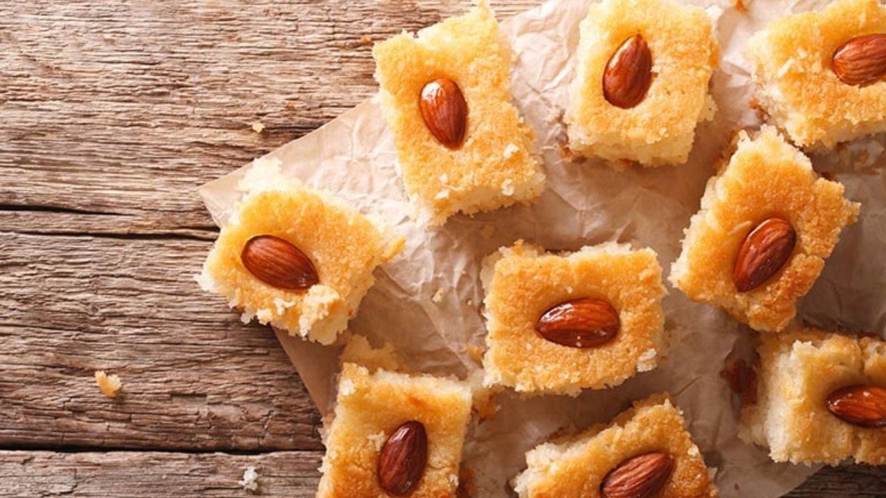 Ortadoğu mutfağından hafif şerbetli tatlı: Basbousa