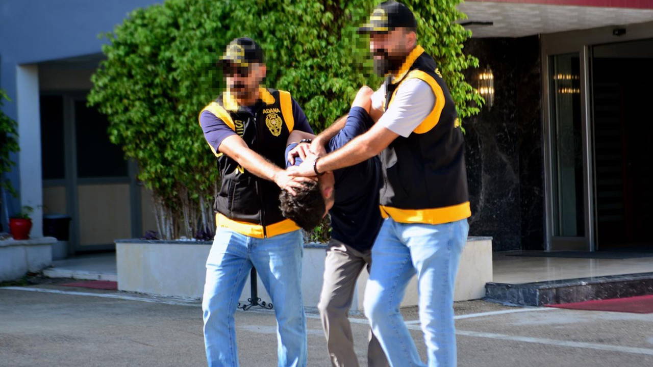 Yer: Adana... 317 suçtan aranıyordu: Saklandığı apartman dairesinde yakalandı