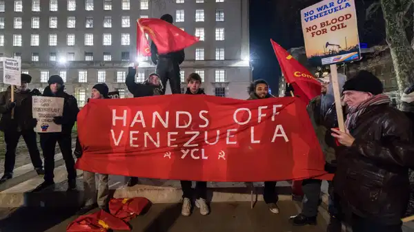 ABD’nin Venezuela müdahalesi Londra’da protesto edildi