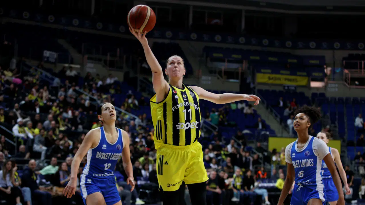 Fenerbahçe Opet EuroLeague'de yarı final play-in'i garantiledi!