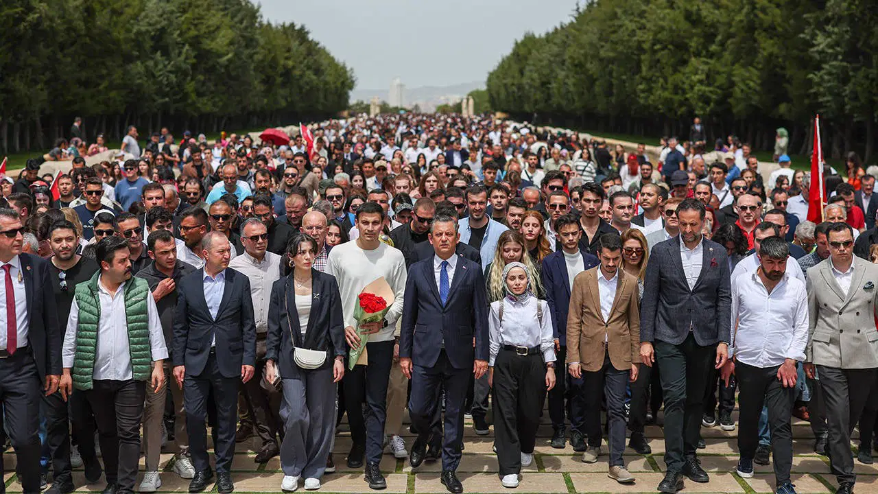 CHP Genel Başkanı Özgür Özel, gençlerle Anıtkabir’e yürüyecek