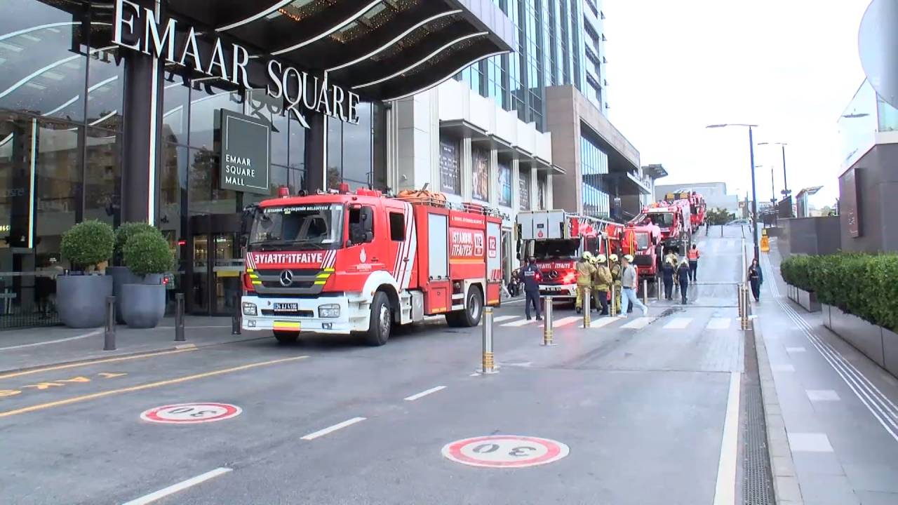 Üsküdar’da Emaar AVM'de yangın paniği