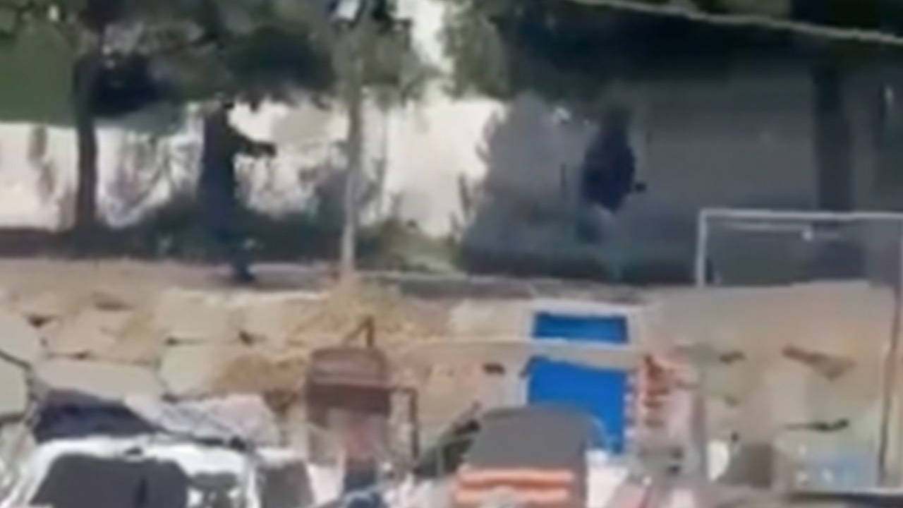 Son Dakika... Küçükçekmece'de balıkçı barınaklarına silahlı saldırı; 2 kişi yaralandı, 3 kişi gözaltında!