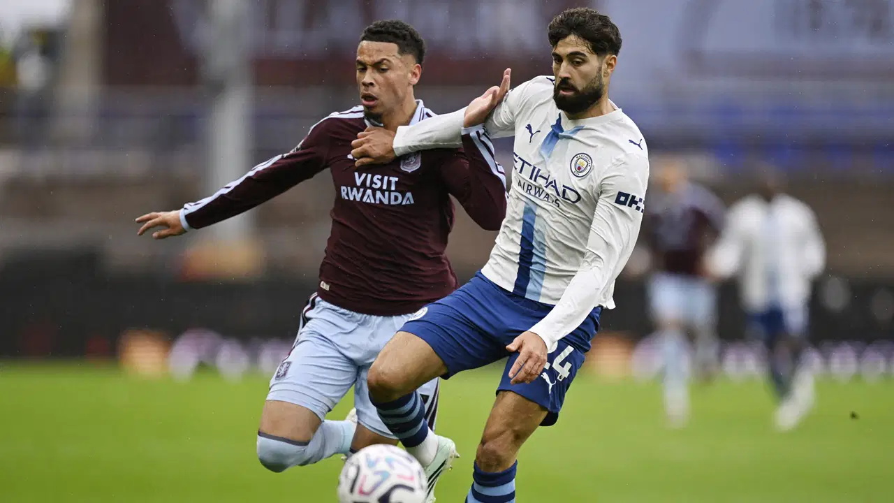 Aston Villa sahasında Manchester City'yi 2 golle devirdi