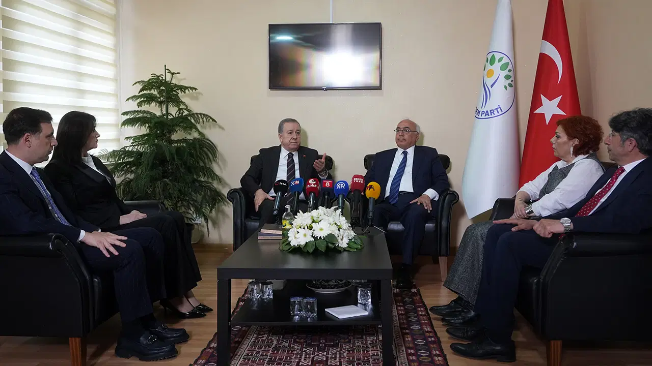 MHP ile DEM Parti bayramlaştı: Gündemde 'statü', süreç ve tutuklu belediye başkanları yer aldı