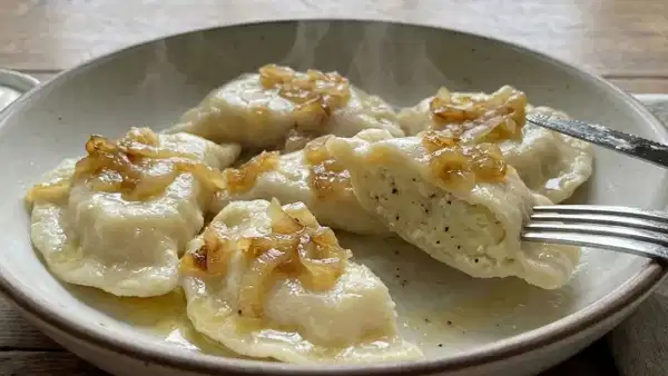 Orta Avrupa mutfağının patatesli klasiği: Pierogi Ruskie
