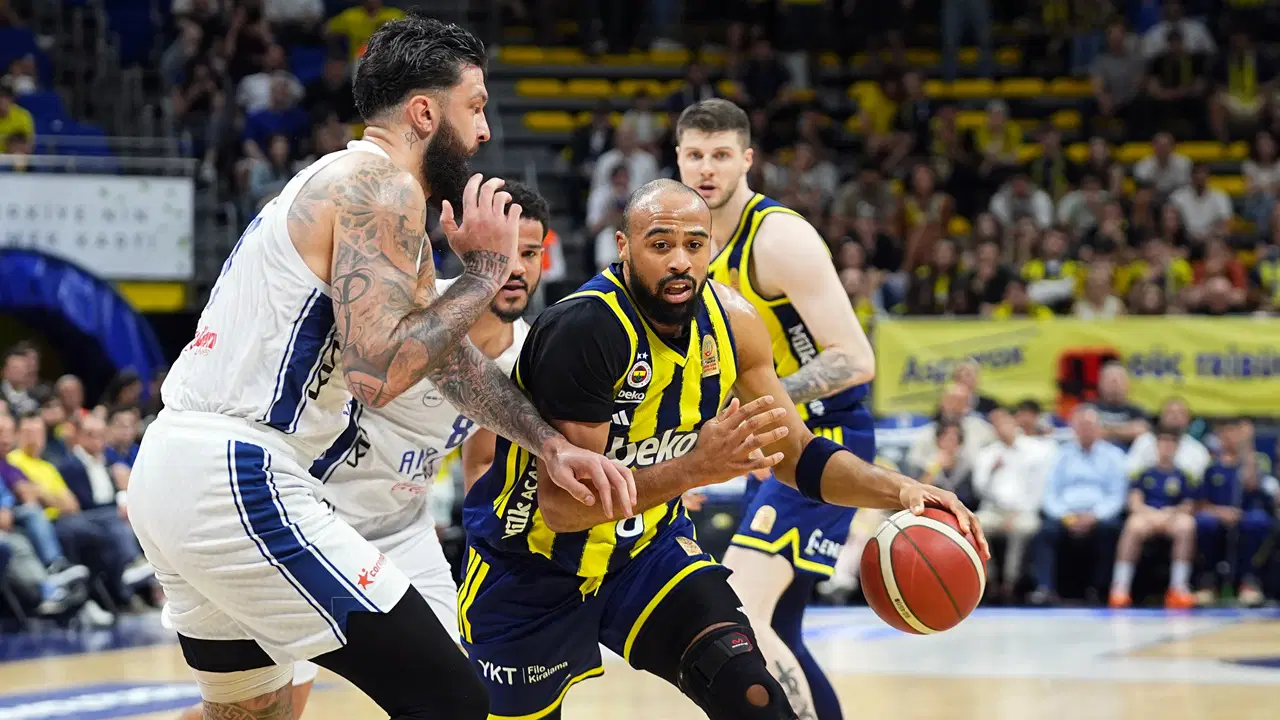 Fenerbahçe Beko'dan Anadolu Efes karşısında nefes kesen geri dönüş