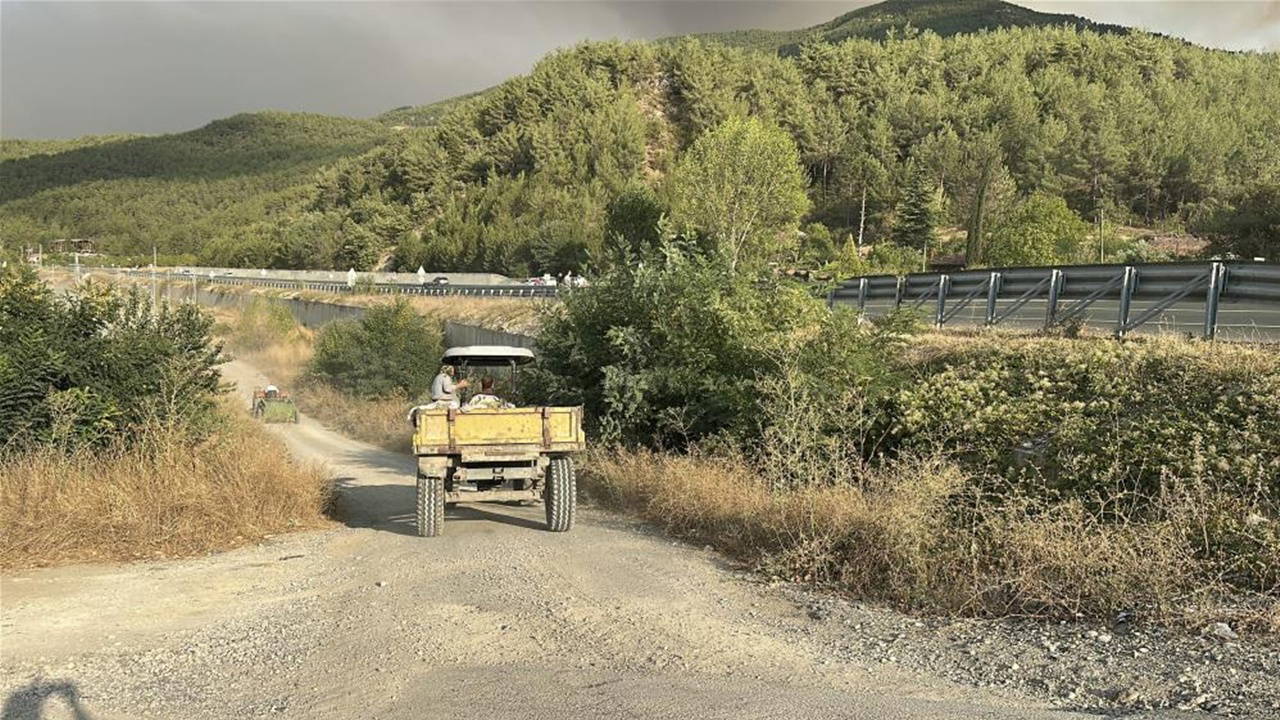 Orman yangınları sürüyor: 5 köy tahliye edildi