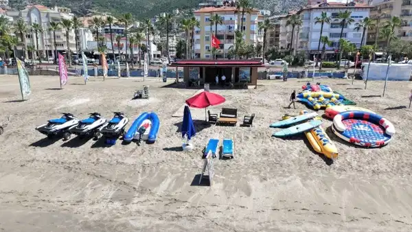 Alanya sahillerinde kalite yükseliyor: Alanya Belediyesi’nin ‘Tek Tip Su Sporları Projesi’ istasyonlarının sayısı artıyor