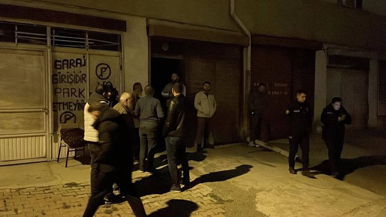 Eşinden haber alamayınca garaja indi: Otomobilin içinde ölü buldu