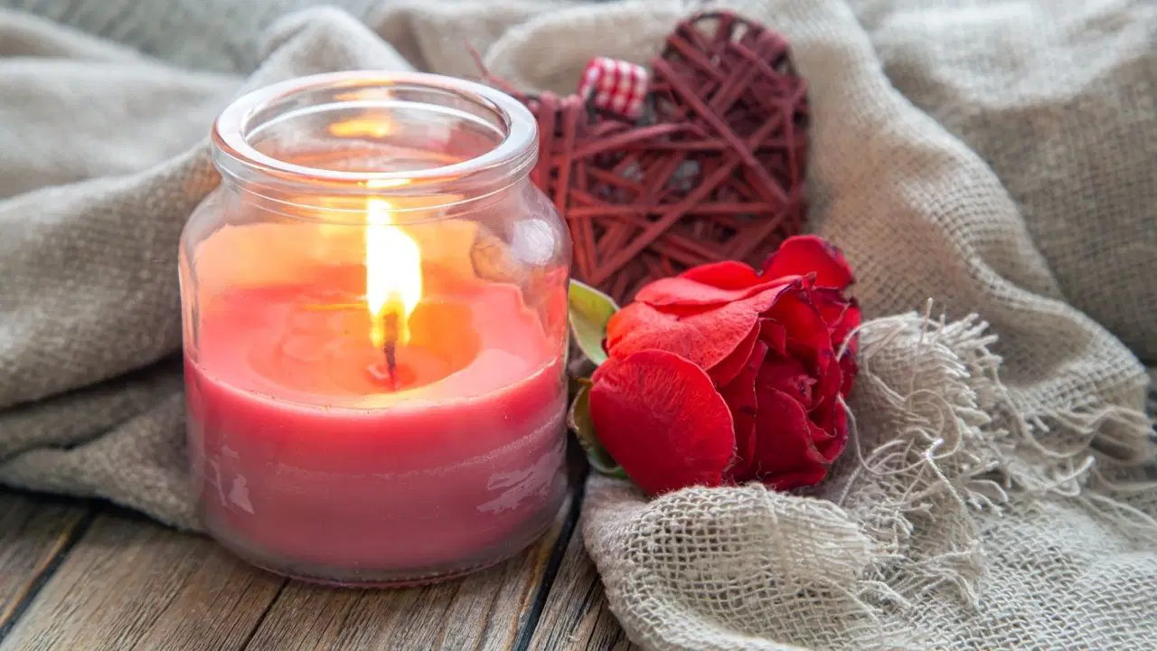 Evdeki güzel kokunun bedeli ağır olabilir: Kokulu mumların yaydığı 'gizli toksin' tehlikesi