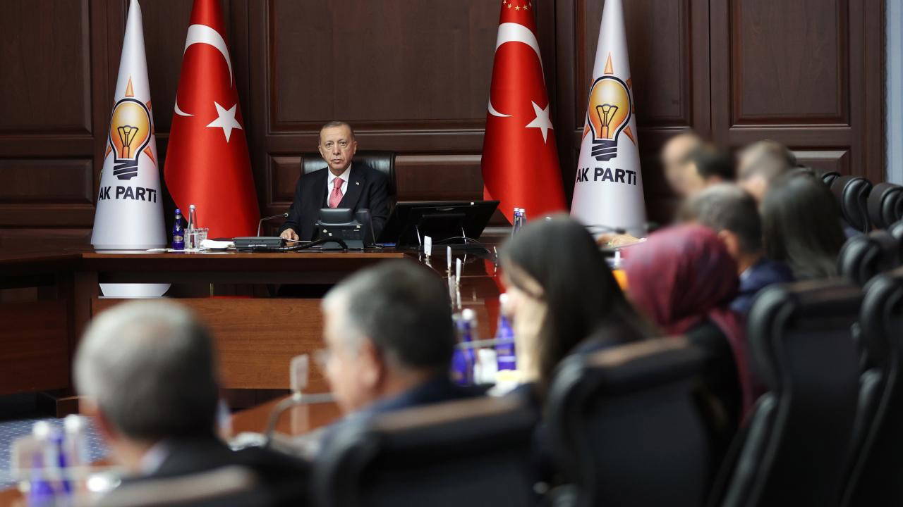 Erdoğan'ın eski metin yazarından 'fon krizi' iddiası: 'Erdoğan en büyük ihanetle karşı karşıya olabilir'