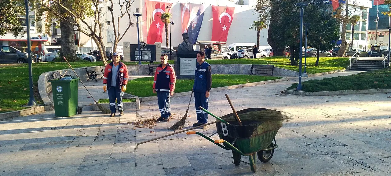 81 ilde saat 9'u 5 geçe hayat durdu... Sonsuz minnet, sonsuz sevgi: Türkiye Ata'sını özlemle andı