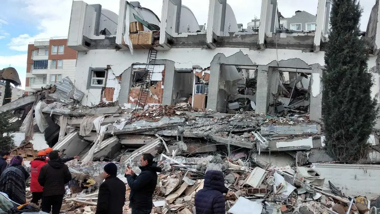Sueda Kent Sitesi'ne ilişkin bilirkişi raporu: 'Müteahhitler, belediye görevlileri ve TMMOB İl Temsilciliği sorumlu'
