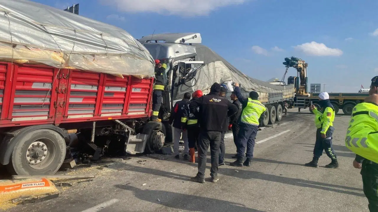 4 TIR zincirleme kazaya karıştı: Ölü ve yaralılar var!