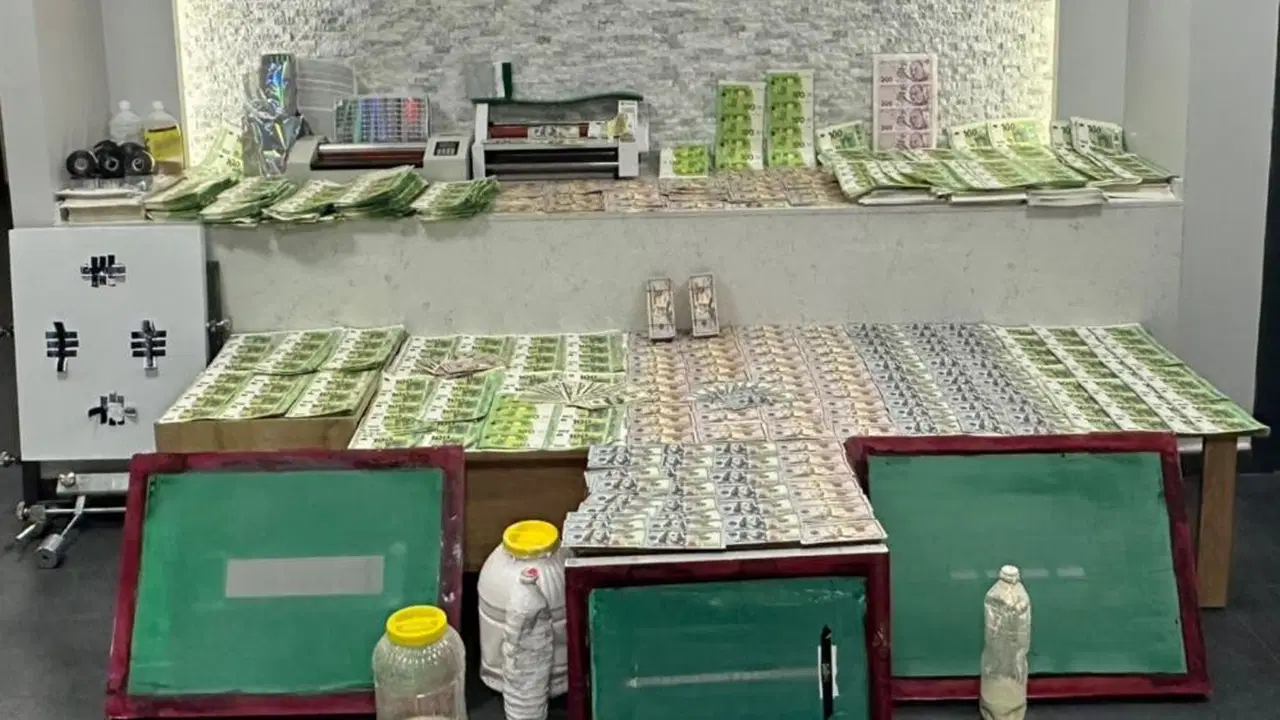 İstanbul'da 963 bin 800 sahte Euro, 91 bin 100 sahte dolar ele geçirildi: 2 kişiye gözaltı