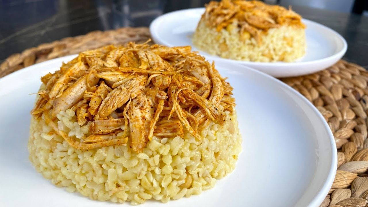 Öğle yemeğine pratik ve doyurucu bir lezzet: Tavuklu Nohutlu Bulgur Pilavı