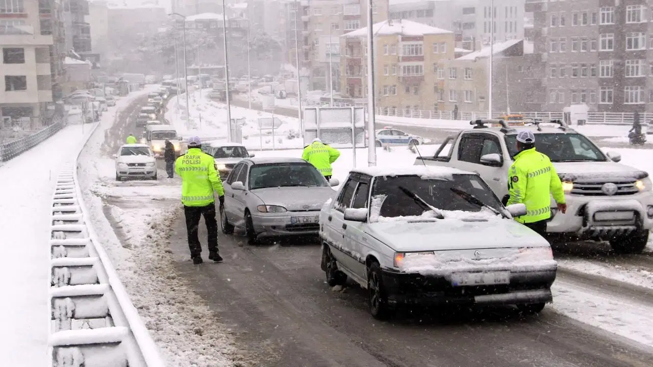 Gaziantep'te motokuryelerin yarın trafiğe çıkışı yasaklandı