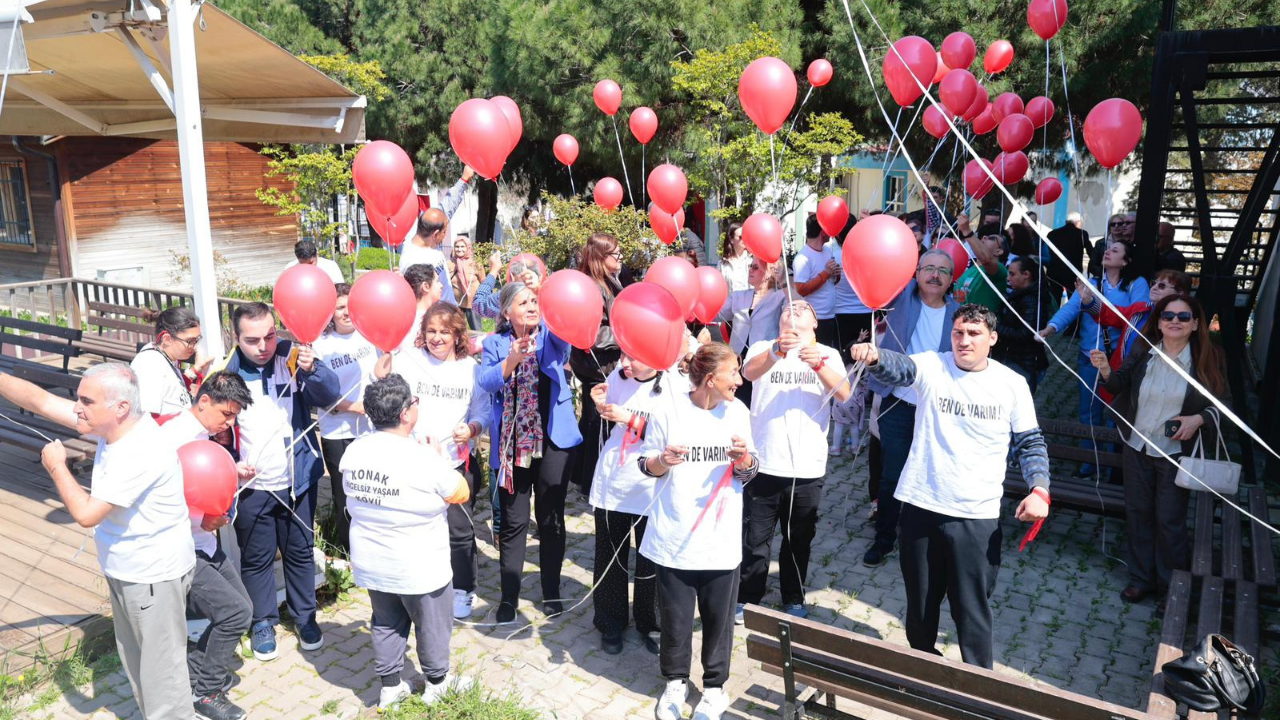 Konak’ta Otizm Farkındalık Günü’nde “Biz de Varız” dediler