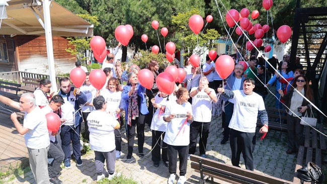 Konak’ta Otizm Farkındalık Günü’nde 'Biz de Varız' dediler