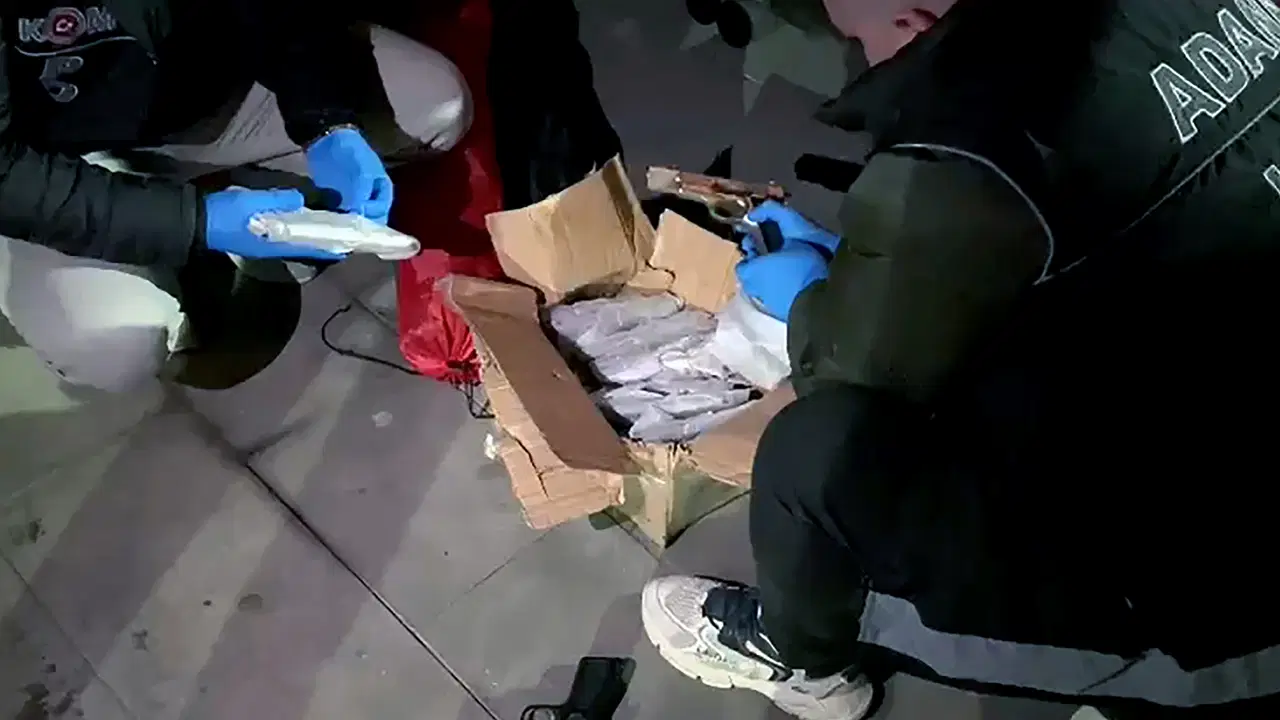 Suç örgütlerine satılacak 53 ruhsatsız tabancaya el konuldu!