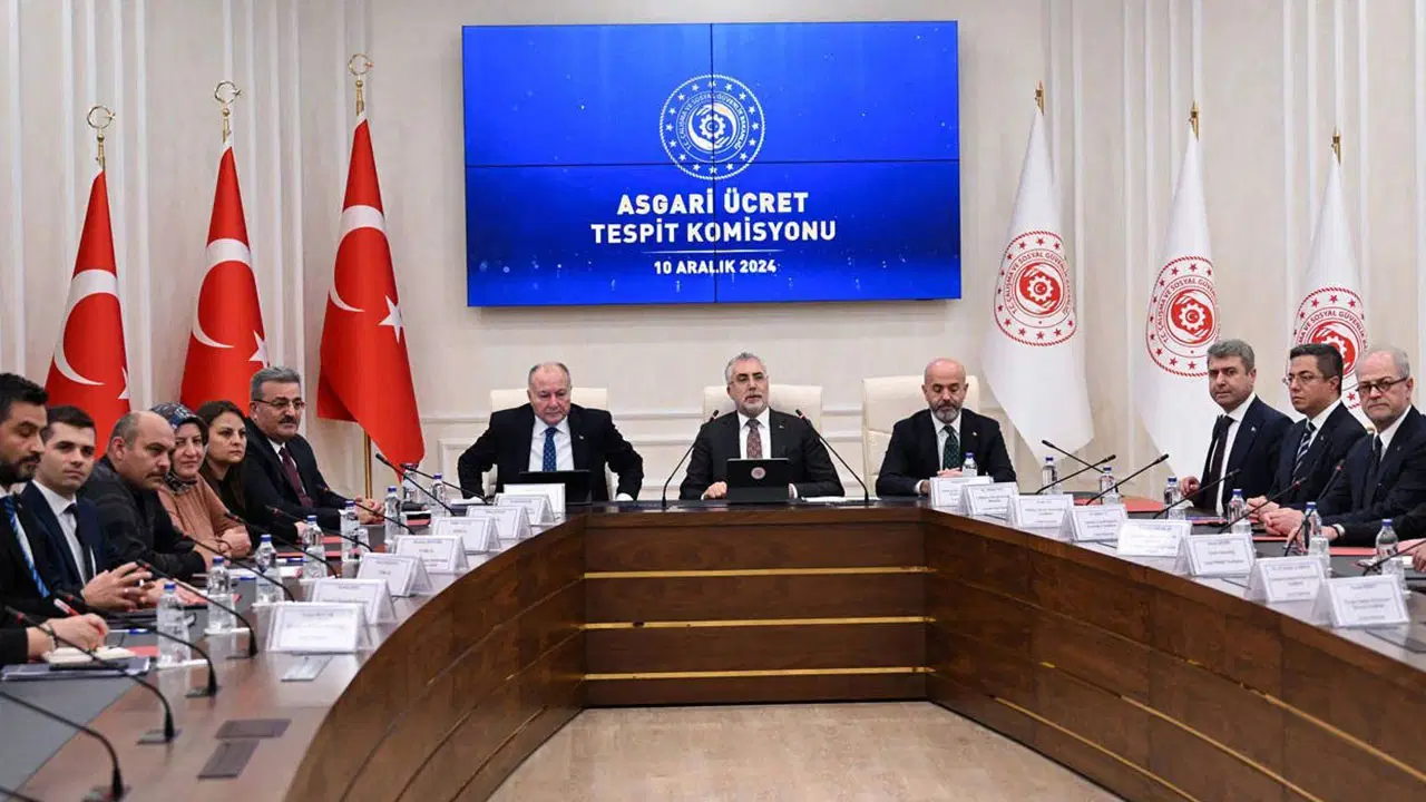 Toplantı tarihi belli oldu... Asgari ücret mesaisi başlıyor: İşçi sendikaları tepkili!