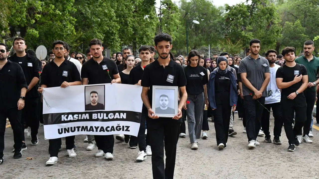 1 öğrenci hayatını kaybetmişti... Asu Kaya: 'Cebelibereket KYK Erkek Öğrenci Yurdu'nda kanalizasyon taşıyor, çöpler toplanmıyor, bir haftadır sıcak su yok'