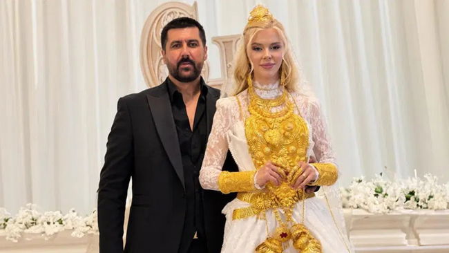 Düğündeki takılar gündem olmuştu