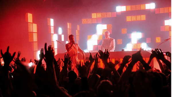 Dans pistine Franszı dokunuşu