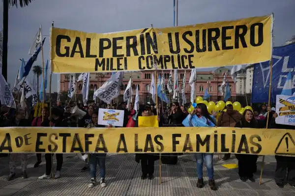 Arjantin’de borç krizi büyüyor: Binlerce kişi Milei’yi protesto etti
