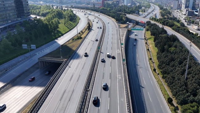 Bayramın ikinci gününde İstanbul'da yollar boş kaldı