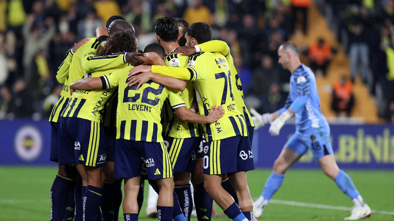 Kanarya'nın Güçlü Hamlesi: Alanyaspor'u Soğuk Başarıyla Geçiren Fenerbahçe