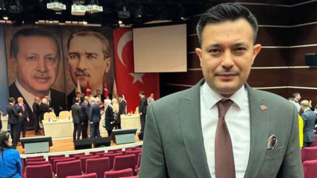 AKP'de üst düzey ayrılık