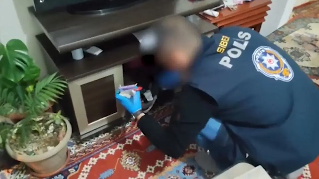 Bakan Yerlikaya duyurdu... 16 ilde siber suç operasyonu: 126 gözaltı