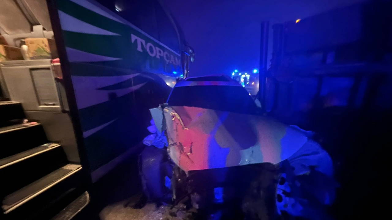 Sivas'ta 4 araç zincirleme kazaya karıştı: Çok sayıda yaralı var!