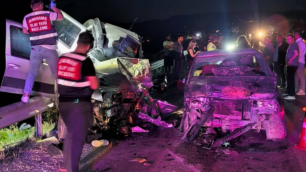 Mersin'de 3 araç birbirine girdi: 1 ölü, 5 yaralı
