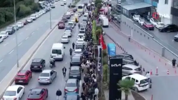 İndirim için 60 bin kişi markete akın etti
