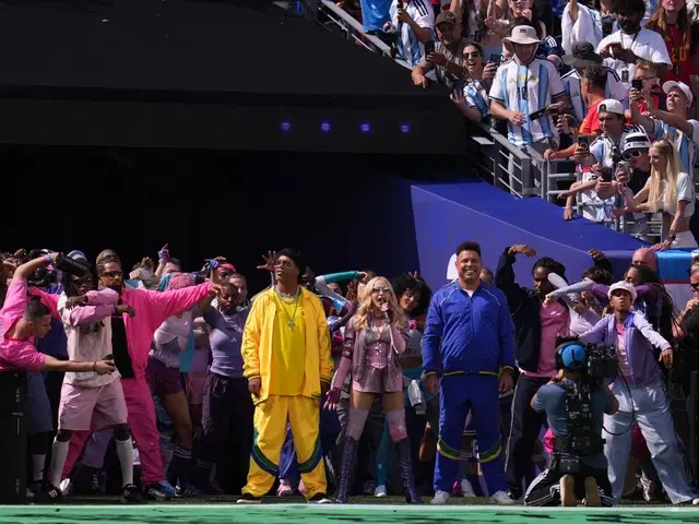 Dünya Kupası'nda ünlüler geçidi... Devre arası şovu tüm dünyayı büyüledi: TRT gösteriyi yayımlamadı!