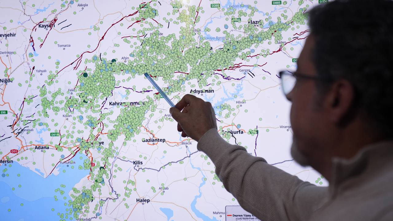 6 Şubat'ta kırılmayan fayları işaret etti ve uyardı: 'Yeni depremler olacak'