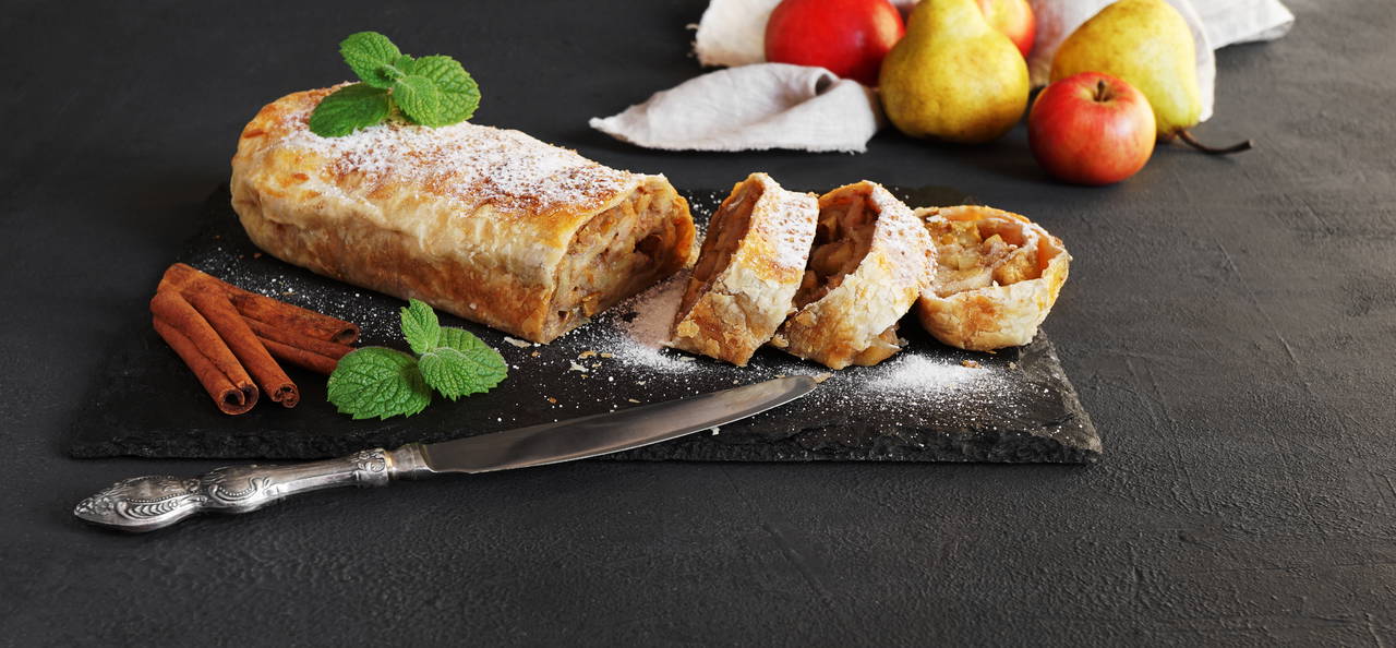 Çıtır hamuru ve büyüleyici kokusuyla damak çatlatan lezzet: Apfelstrudel tarifi