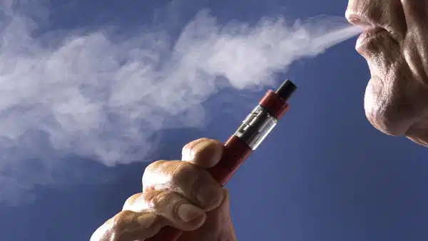 'Yeni tütün kanunu' uyarısı: 'Elektronik sigara yasallaşıyor mu?'