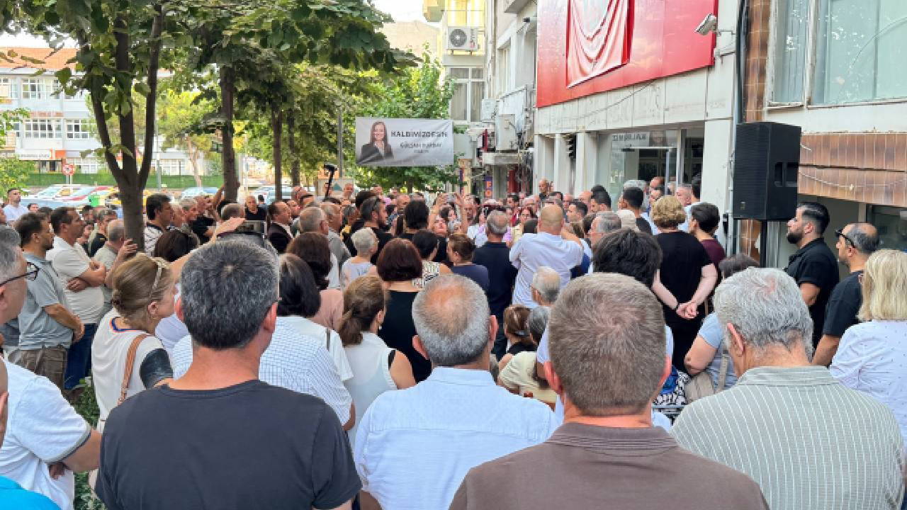 YENİ Parti Manisa İl Örgütü başkanı için sokağa çıktı: 'Bunun adı soruşturma değil, hedef göstermek'