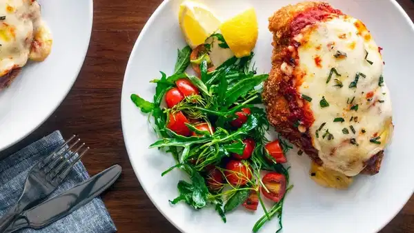 İtalyan göçmenlerin enfes tarifi: Chicken parmigiana