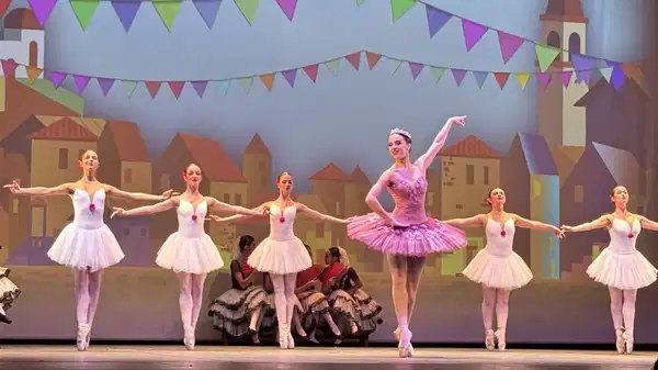 İstanbul Genç Bale Topluluğu 'Don Kişot' balesini sanatseverlerle buluşturdu