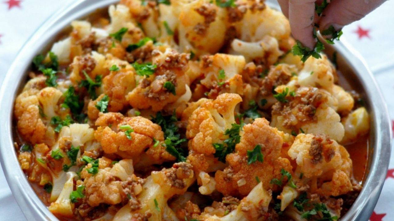 Sebze ve eti buluşturan pratik tarif: Kıymalı karnabahar